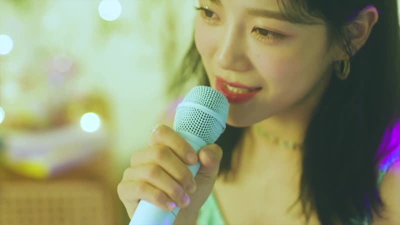 Sejeong (세정) – whale [live clip]