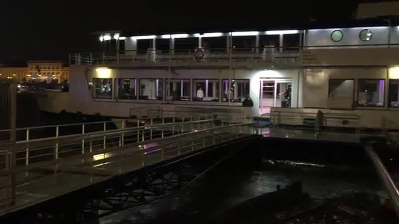 В будапеште после столкновения с другим судном затонула прогулочная лодка, в которой находились 34 туриста