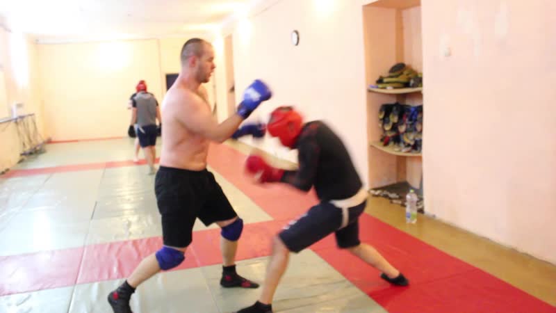 "лёгкие" спарринги с тренером (20с)