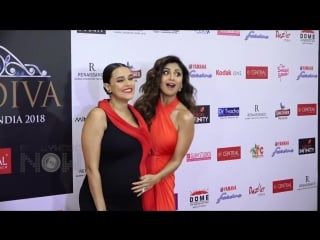 Shilpa shetty touches neha dhupia baby bump on red carpet miss diva miss univers