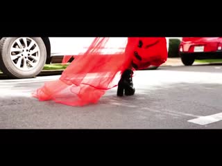 La materialista jacuzzi (video oficial) (2021)