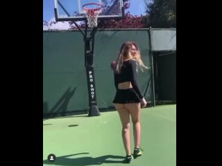 Я бы закинул ей пару мячей (порно, секс, эротика, попка, booty, anal, анал, сиськи, boobs, porn)