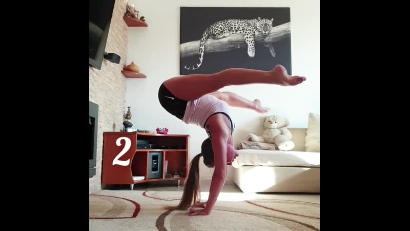 Iana suiarko handstand compression