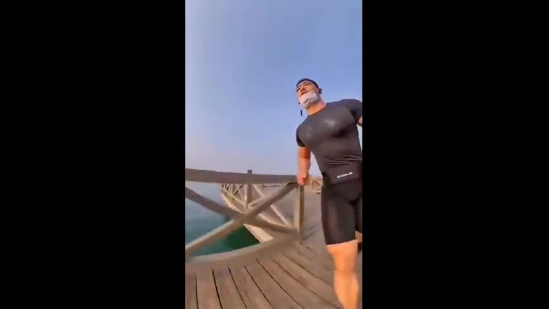 #гейхран мясо бежит и колышется гей эротика качок азиат кач бодибилдер спортсмен спандекс лайкра спортии