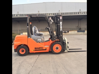 Snsc 2pcs 3 5ton diesel forklift are ready to chile~~