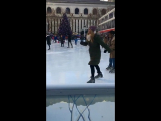 The klaine version of ‘white christmas’ was playing at bryant park in nyc, the place that chris and darren filmed glee actually