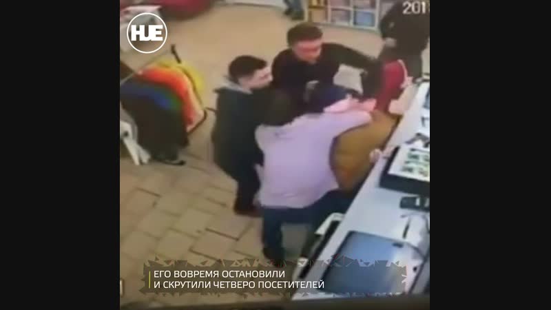 В кривом роге мужчина в маске ограбил магазин