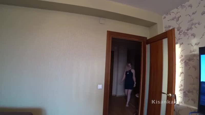 Секс с фигуристой девушкой с красным хвостиком в попке