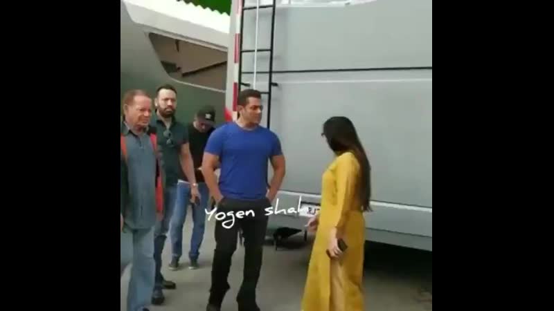 Salmankhan with dad salim khan ji and sister alvira at bharat promotions may 31st 2019 ! mp4