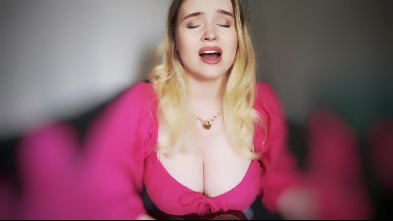 Полина гренц устраивает сиськотряс