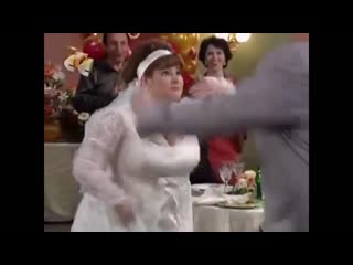 Она курит бошки