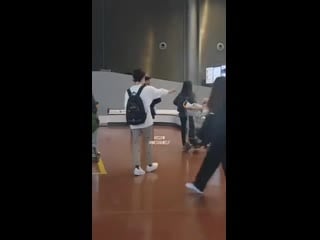 190402 look at him hes so cute omg;;;; have fun in paris suho exo suhoinparis 엑소 수호 김준면