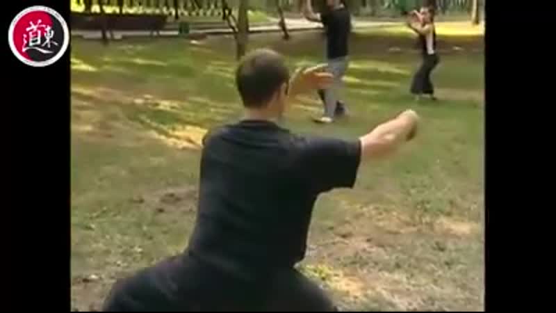 Джамал аджигирей демонстрирует тайцзи цюань