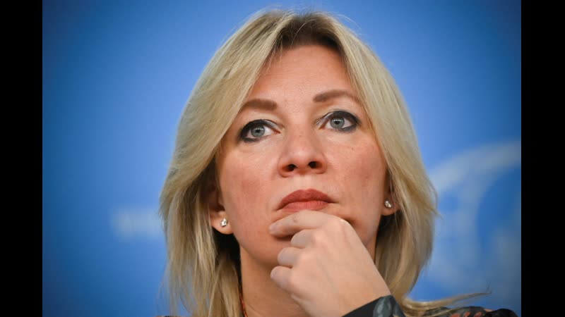 Live russlands aussenamtssprecherin maria sacharowa gibt wöchentliche pressekonferenz