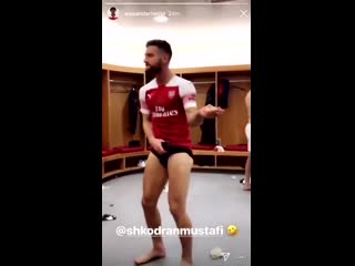 Mustafi dancing in dressing room after arsenal win