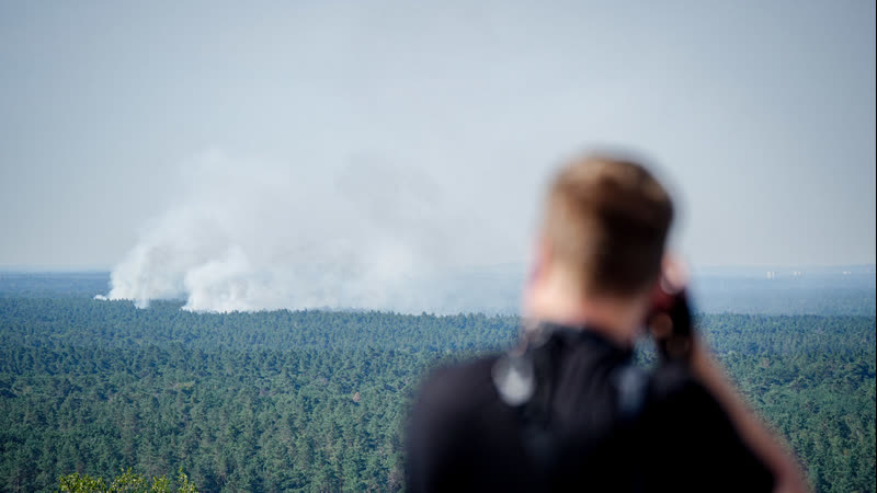 Live nach explosionen auf polizeisprengplatz im berliner grunewald feuer schwer kontrollierbar