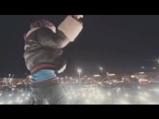 Lilpump really threw a impromptu show in a parking lot