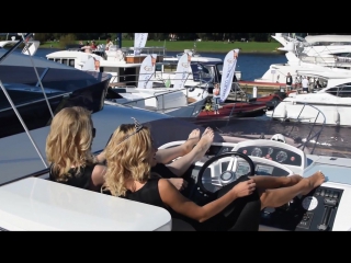 Fashion backstage фотоcессия вечерних платьев на яхте