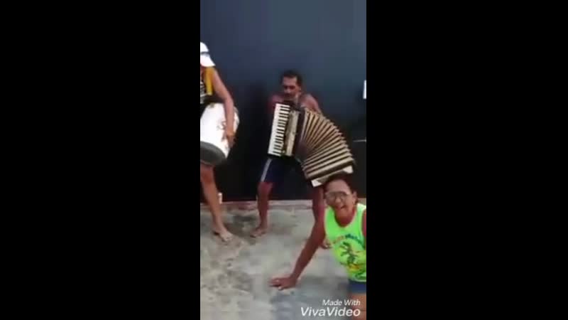 Играй гармонь гордая жопа