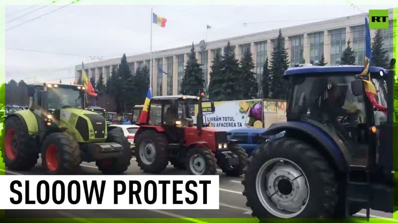 Tractor driving farmers take over chisinau streets