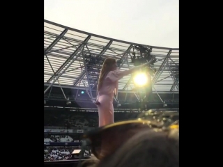 Florence + the machine only if for a night (live at london stadium, london | 25 05 2018)