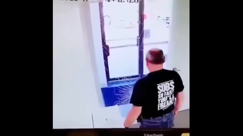 Не заметил стёкла