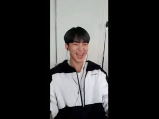 200704 hoshi sang to shinee’s view during one of his video fansign