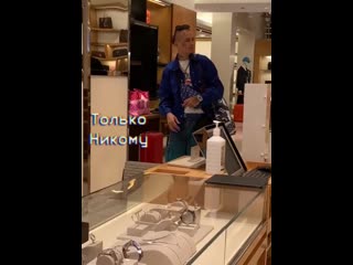 Моргенштерн в люксовом магазине [rapnews]