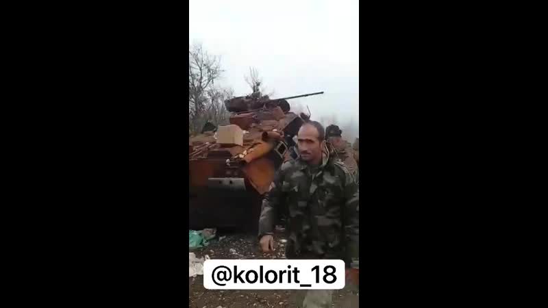 Азербайджанский спецназовец на бтр протаранил армянскую бмп