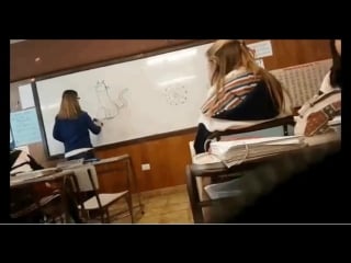 Красивая кошка, но придется стереть ее