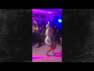 Пэрис хилтон (paris hilton) танцует под бритни спирс (britney spears) baby one more time на своём дне рождении 2020