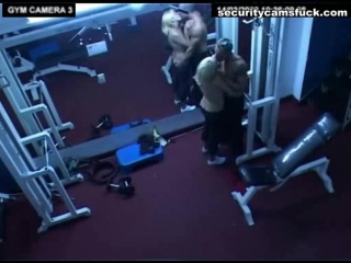 Порно скрытая камера в раздевалке фитнес клуба