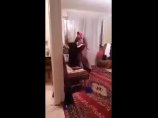 Младшая сестра крутить шуры муры с зятем и родственнмцы ее хотят образумить