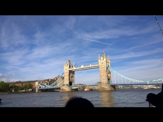 Sunday on thames embankment