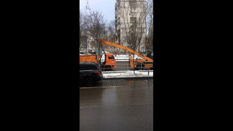 Уборка невидимого снега в москве