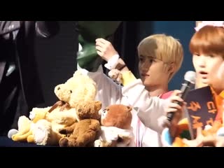 Soft for beomgyu lining up his bear friends