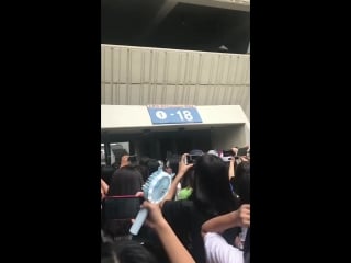 Bts rehearsing save me and armys doing the fanchants i legit got goosebumps omg awwwww