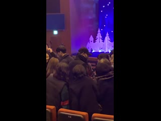 191221 minho, yerim and sojin hugging jonghyun's mother