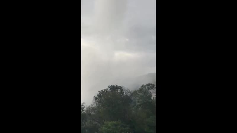 На сочи обрушился сильный шторм со смерчем