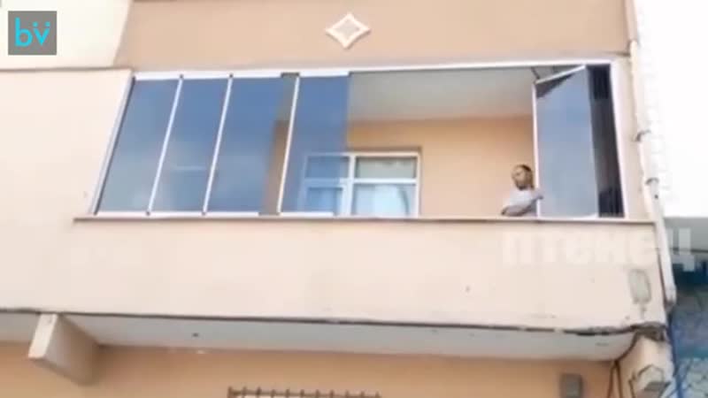 Безрамное остекление на балконе