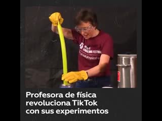 Esta profesora de física se convierte en estrella de tiktok gracias a sus experimentos