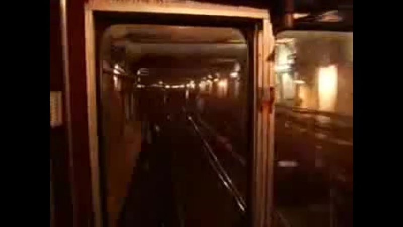 Прикол в метро машинист жжот
