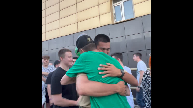 Остап парфёнов обжимается с другом