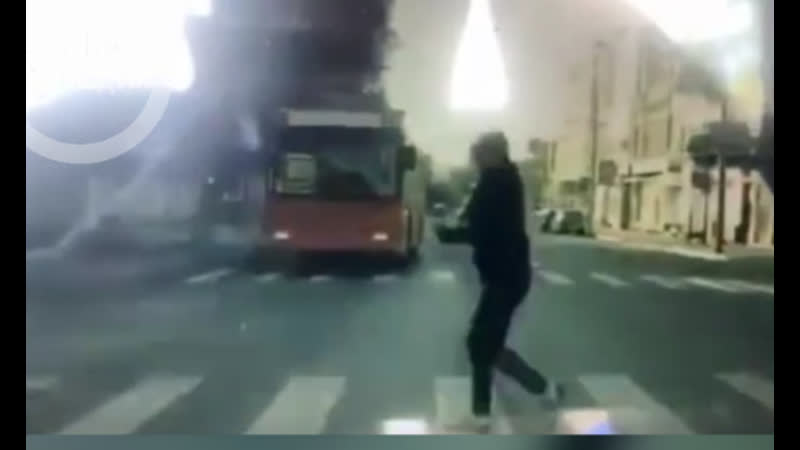 Машина на огромной скорости сбила женщину на пешеходном переходе саратов