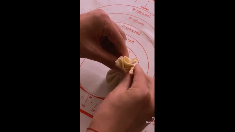 Нифига малышечка, а это не хинкали, это просто молодые!