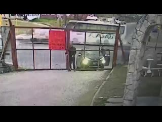 Wcgw if i leave my car unattended while opening this door