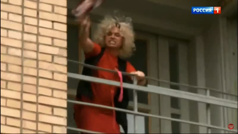 Гоген солнцев выбрасывет вещи кати с балкона (ссора на улице)