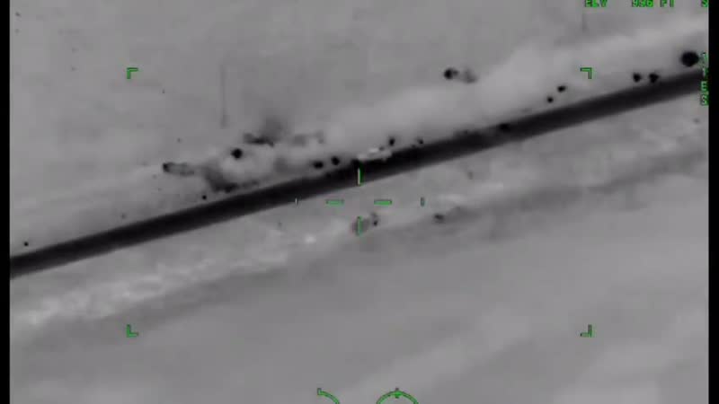 Ударные вертолёты ми 35м ввс нигерии ведут огонь неуправляемыми авиационными ракетами по колонне террористов группирои иг