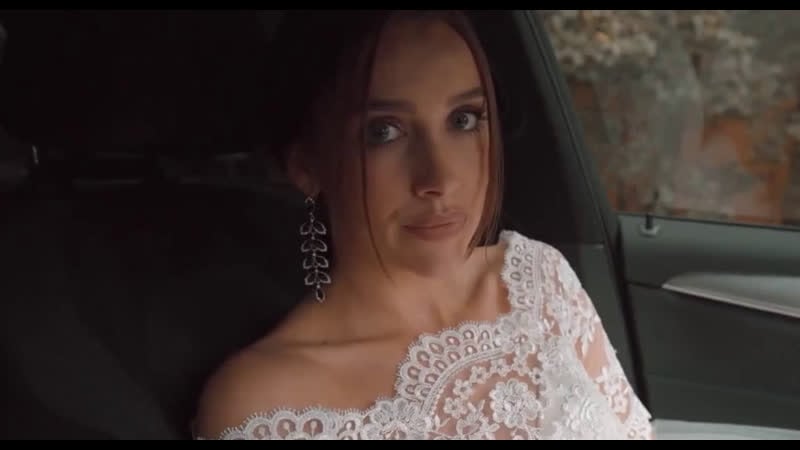 Мужику на дороге встретилась сбежавшая невеста, он не растерялся и снял её )