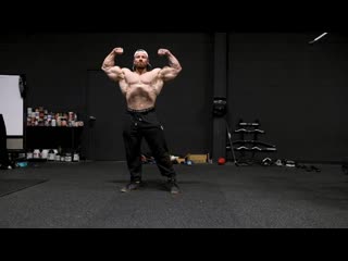 Seth feroce trains back and biceps